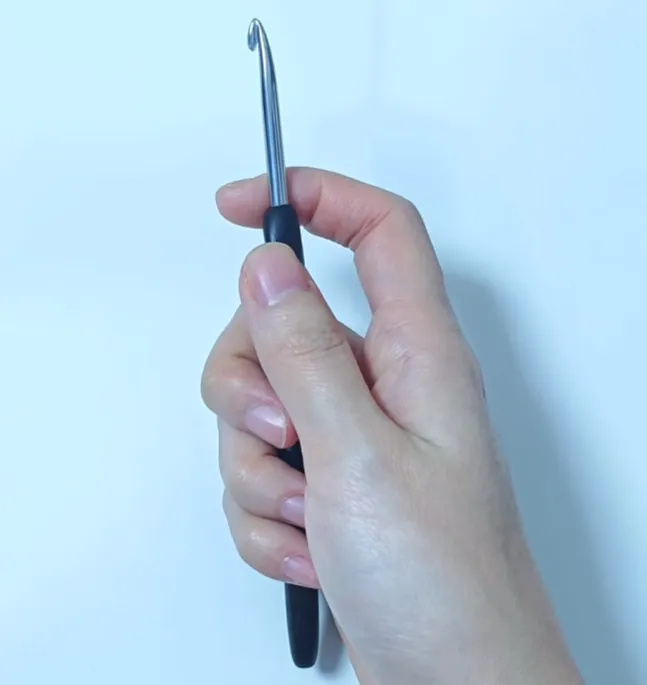 How to Crochet the Chain Stitch (Without Tight or Uneven Chains) 4 How to Hold Your Hook