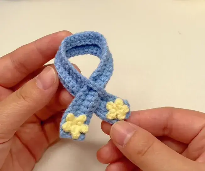 Small beginner crochet project finished in one to two hours, showing quick progress and motivation