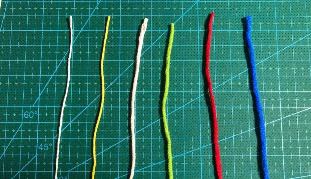 Best Yarn for Crochet Beginners (What Actually Made Learning Easier) 2 Different crochet yarn thicknesses laid side by side, showing how yarn size affects stitch visibility for beginners