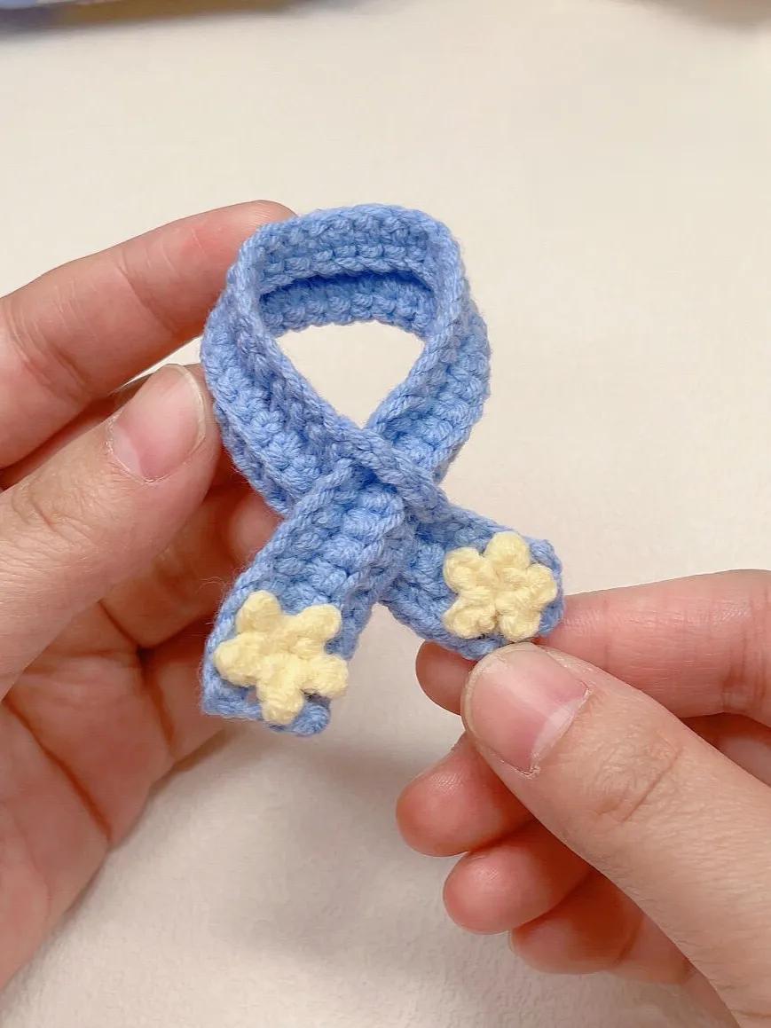Easiest Mini Crochet Scarf for Beginners (Finish in 30 Minutes) Easiest Mini Crochet Scarf for Beginners (Finish in 30 Minutes)