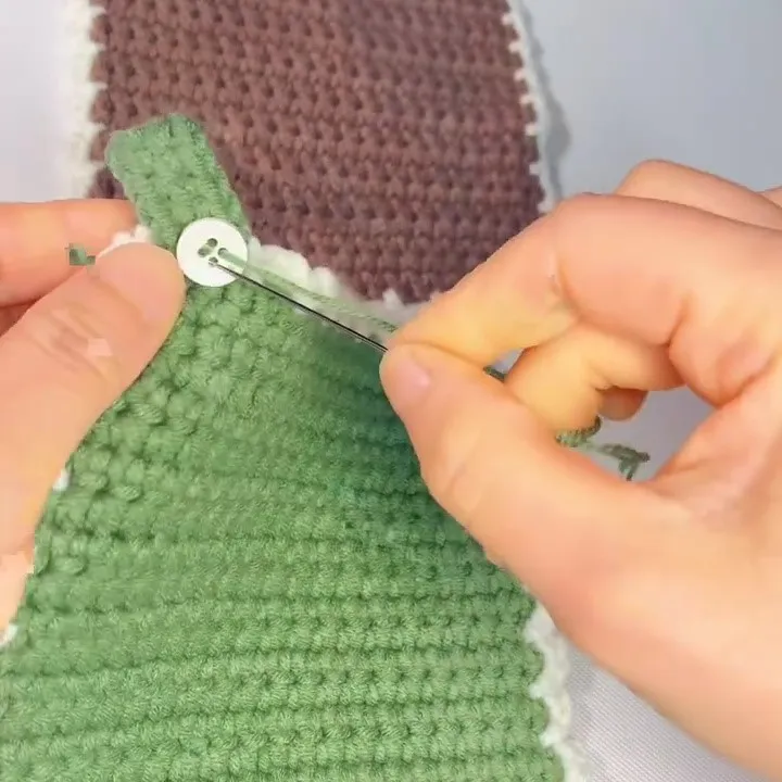 Finally, sew on the button with a needle. Finally, sew on the button with a needle.