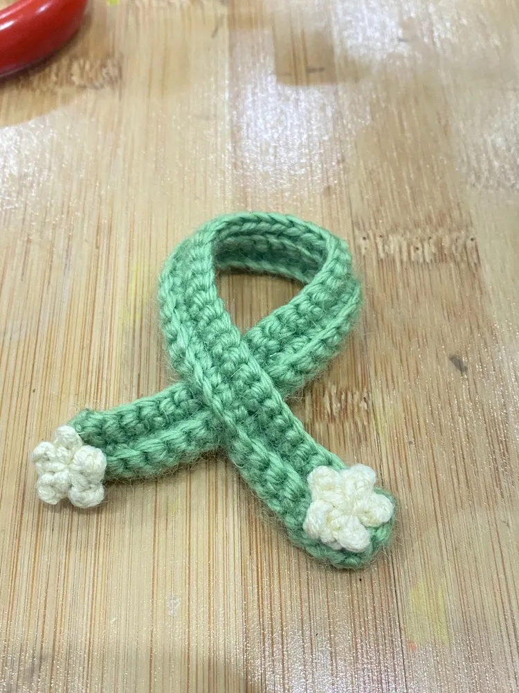 Easiest Mini Crochet Scarf for Beginners (Finish in 30 Minutes) 3 Mini Crochet Scarves in Different Colors Beginner Projects 3