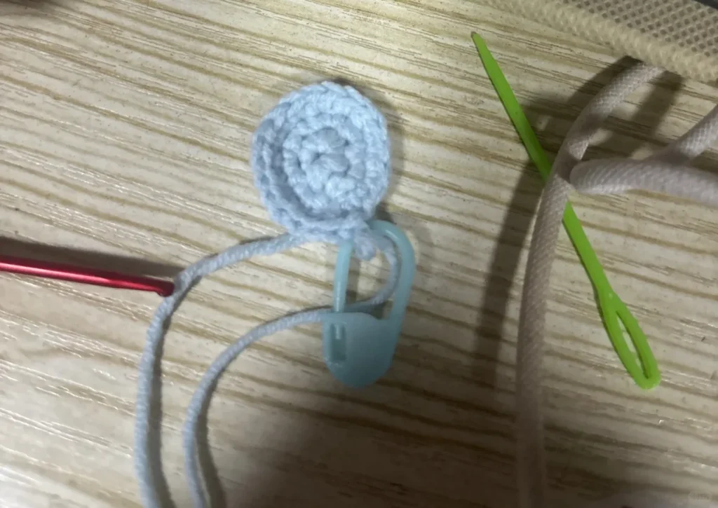 Magic Ring Crochet Tutorial (Single Crochet, Beginner-Friendly) 1 My third round doesn’t look like a proper circle
