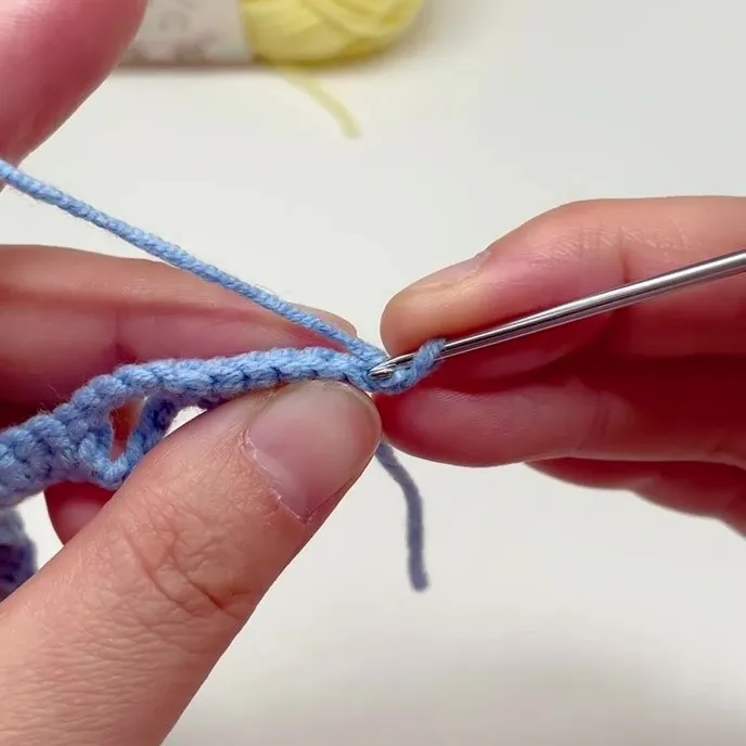 Single Crochet Into the Back Loop Only Single Crochet Into the Back Loop Only