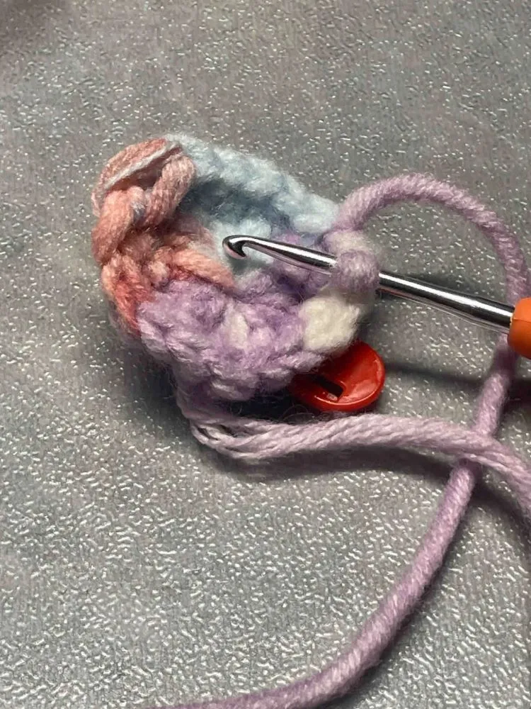 Magic Ring Crochet Tutorial (Single Crochet, Beginner-Friendly) 3 The shape looks strange — where did I miss a stitch?