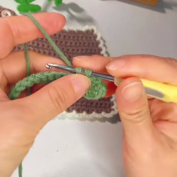 Turn your work to begin Row 3. Turn your work to begin Row 3.Make 20 single crochet stitches across the row, working under both loops this time
(not into the back loop only).