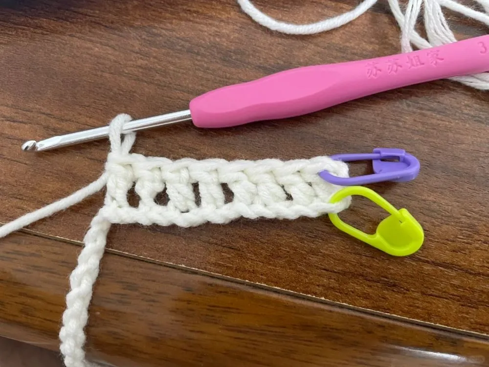 Double Crochet for Beginners: Slow, Step-by-Step Practice Guide 4 Why did my fabric turn out so wide and messy like this