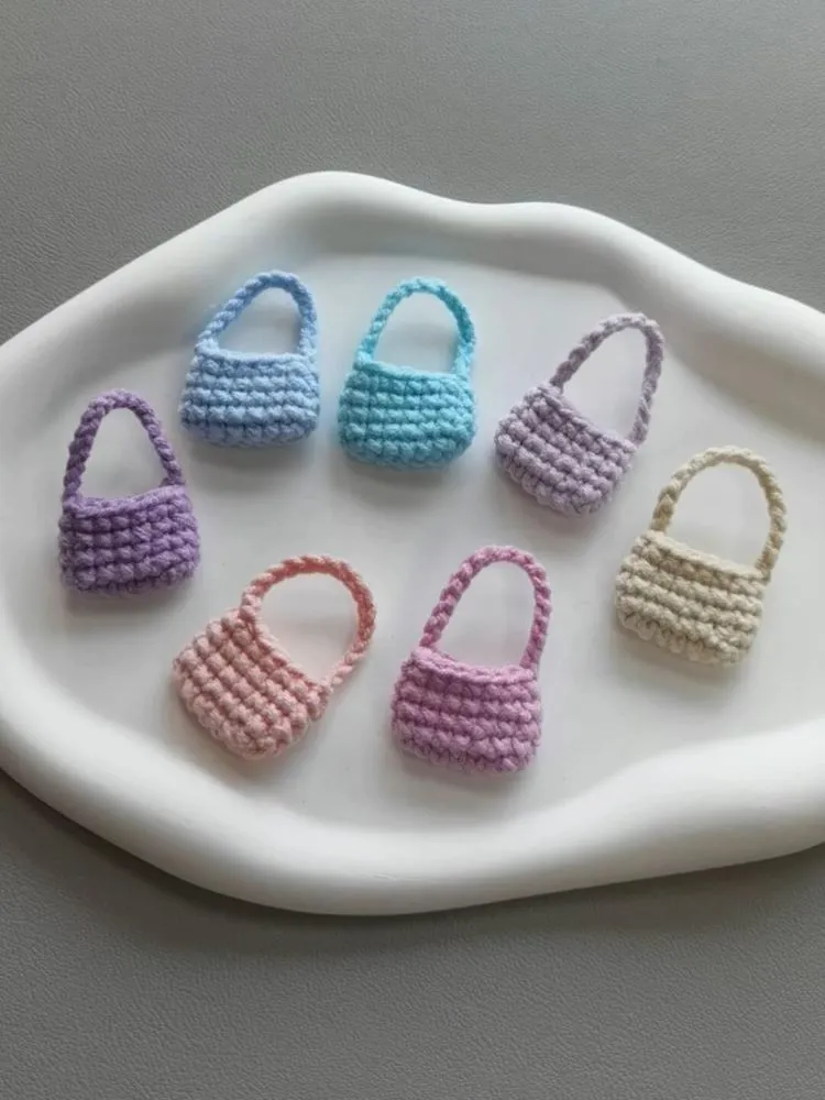 3-Minute Crochet Mini Pouch From Yarn Scraps (Beginner Friendly) 3-Minute Crochet Mini Pouch From Yarn Scraps (Beginner Friendly)