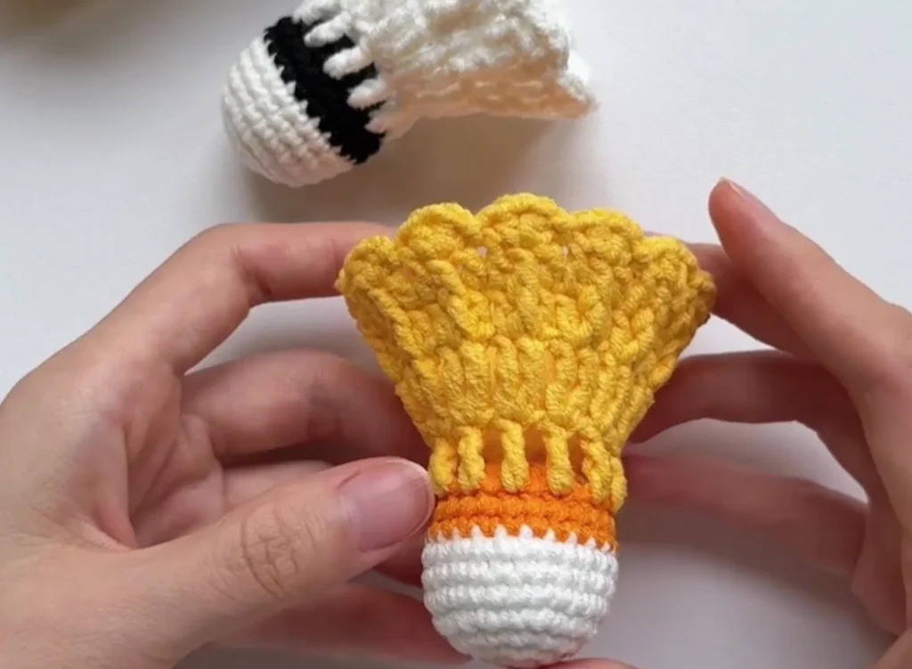 How to Crochet a Mini Shuttlecock Keychain (Easy Beginner Pattern) 4 Feather Section