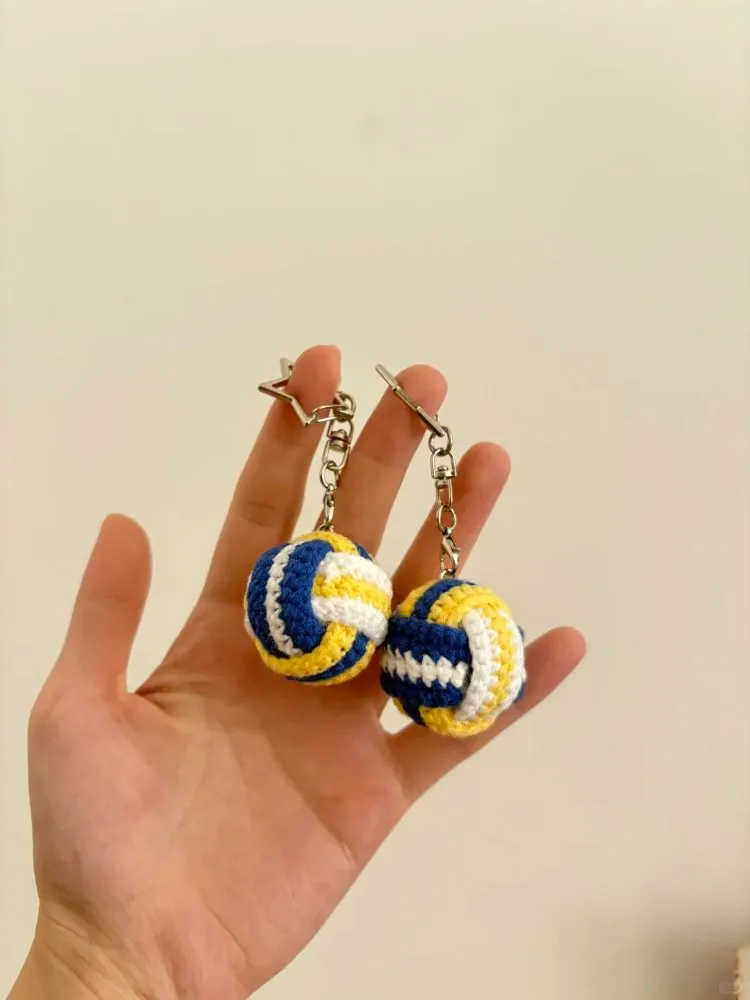 How to Crochet a Mini Volleyball Keychain (Easy Pattern) How to Crochet a Mini Volleyball Keychain (Easy Pattern)
