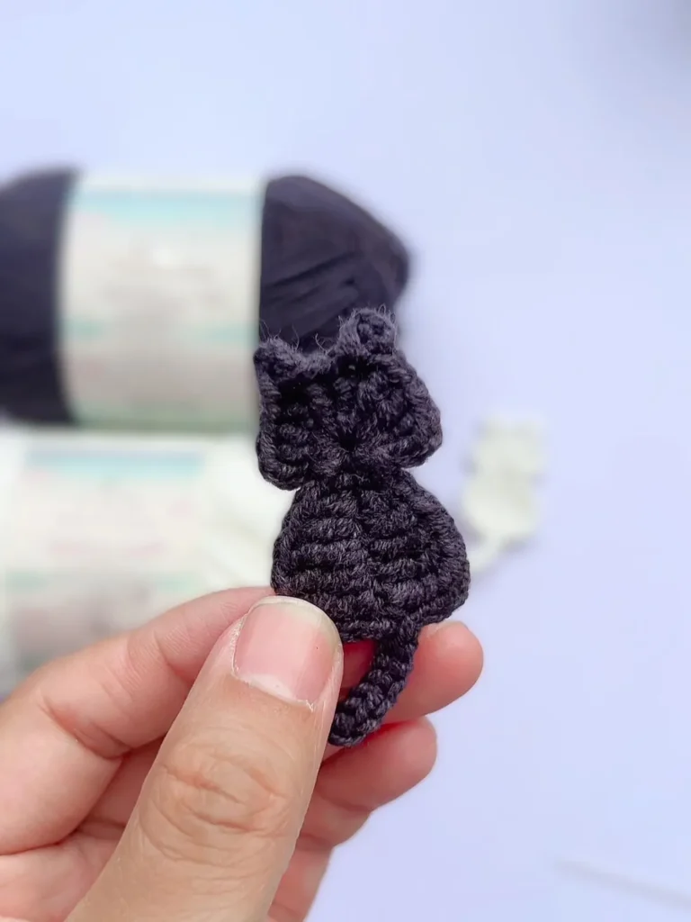 How to Crochet a Tiny Cat in 5 Minutes