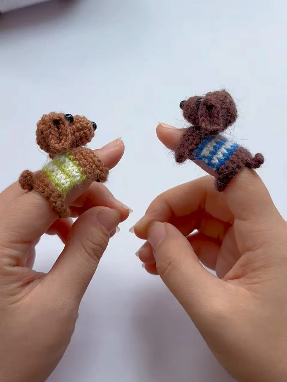 How to Crochet a Tiny Dachshund Finger Puppet How to Crochet a Tiny Dachshund Finger Puppet
