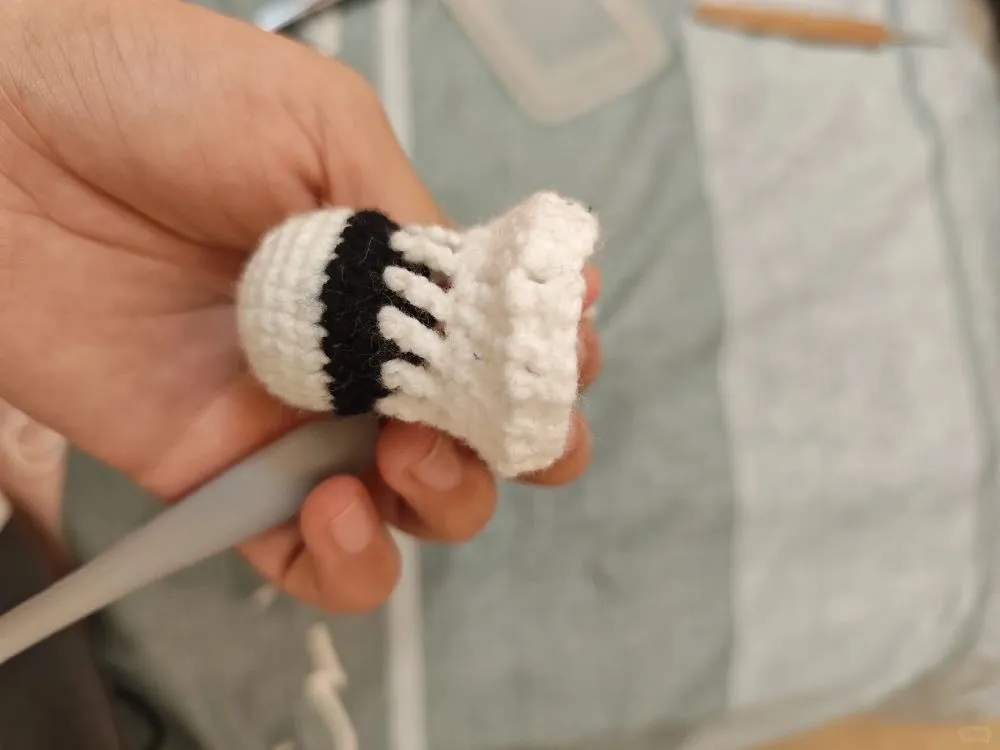 How to Crochet a Mini Shuttlecock Keychain (Easy Beginner Pattern) 5 crochet shuttlecock feather section showing sharp corners caused by missing stitches